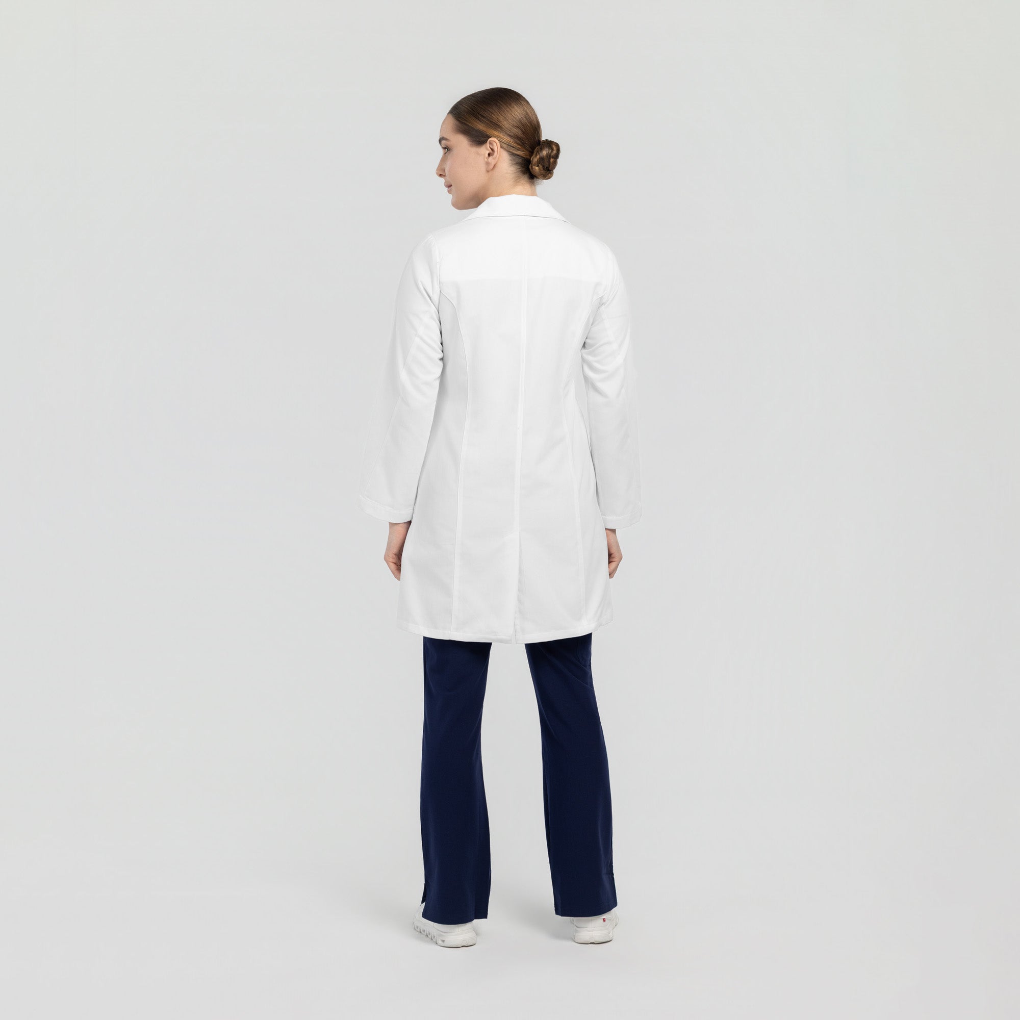 لاب كوت موف 34 انش نسائي